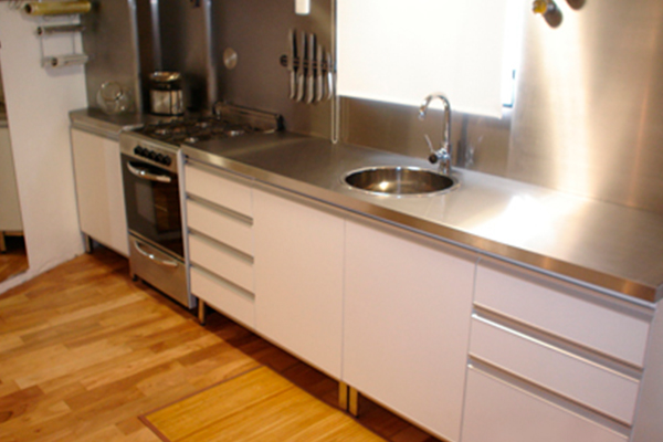 Quequen SRL , fabrica de mesadas de cocina, mesadas de acero inoxidable