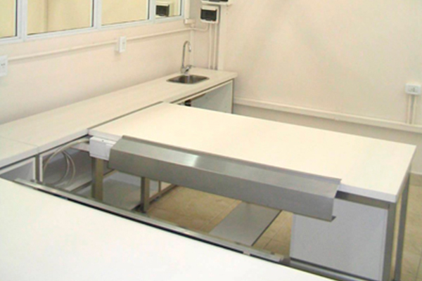 mesada con laminado antiacido para laboratorio, equipamiento mobiliario especial laboratorio