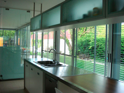 Quequen SRL, fabrica de mesadas de cocina, fabricamos mesadas a medida, segun planos, para cocinas domesticas y gastronomicas