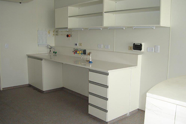 mesadas de resina para laboratorio, fabricamos a medida